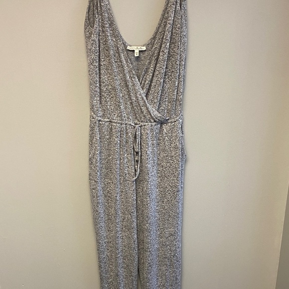 Express Grey Sleeveless Surplice Jumpsuit (M) - Picture 3 of 7